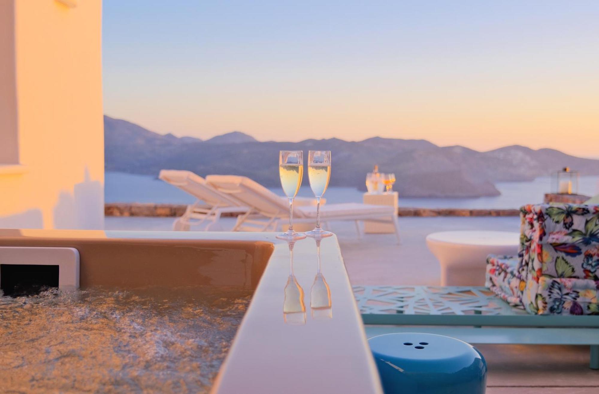 Odyssey Rock Milos Sunset Suites Plaka  外观 照片